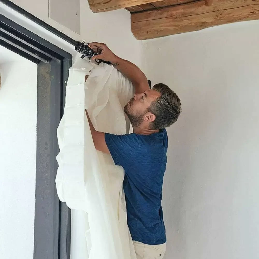 Curtain installation Hanging 2 Curtain installation Hanging